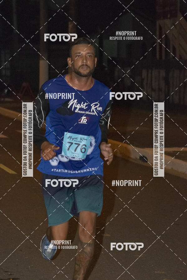 Buy your photos of the eventNight Run 5K 10K Praia Grande on Fotop