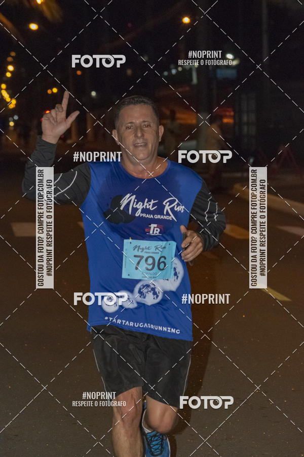 Buy your photos of the eventNight Run 5K 10K Praia Grande on Fotop