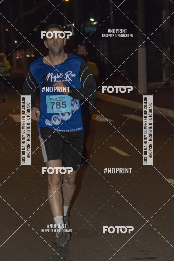 Buy your photos of the eventNight Run 5K 10K Praia Grande on Fotop