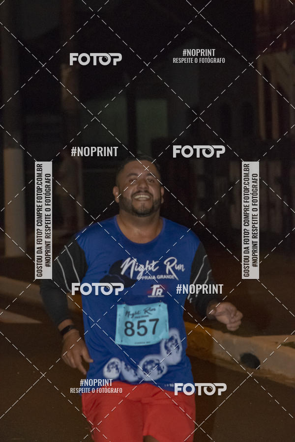 Buy your photos of the eventNight Run 5K 10K Praia Grande on Fotop
