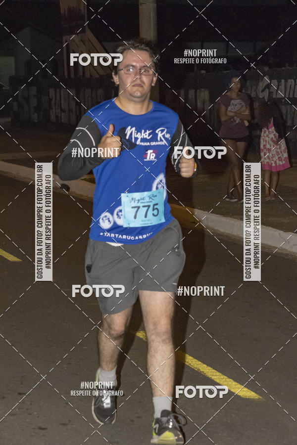 Buy your photos of the eventNight Run 5K 10K Praia Grande on Fotop