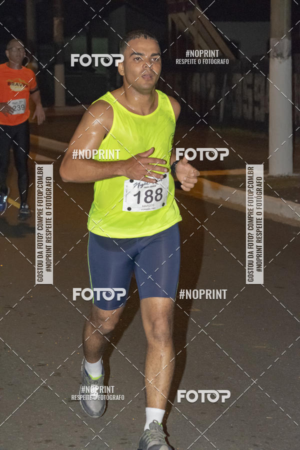 Buy your photos of the eventNight Run 5K 10K Praia Grande on Fotop