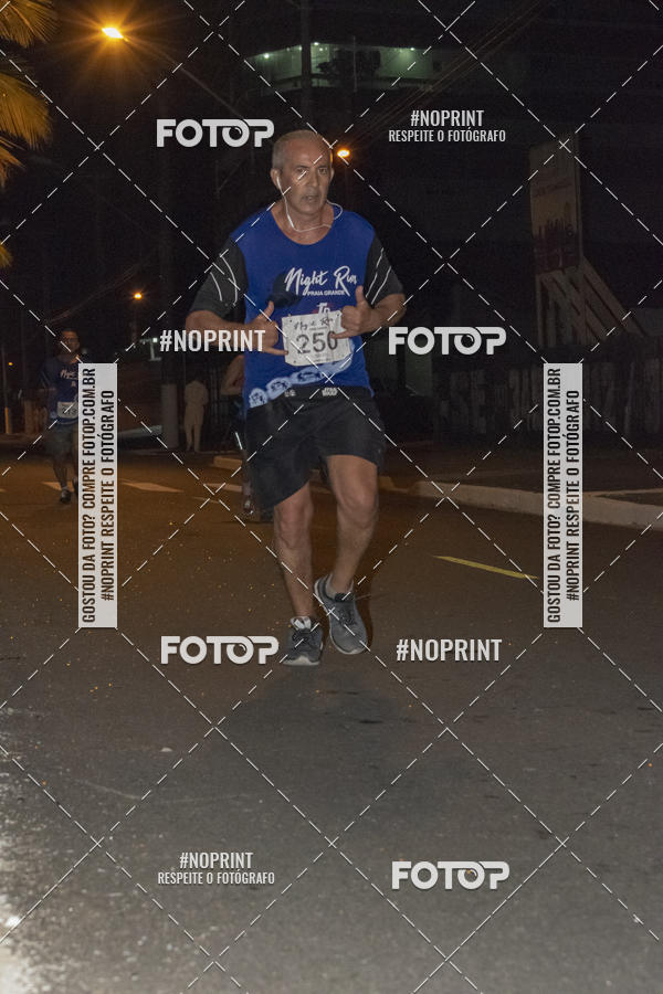 Buy your photos of the eventNight Run 5K 10K Praia Grande on Fotop