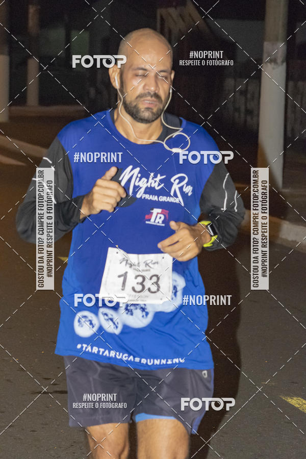 Buy your photos of the eventNight Run 5K 10K Praia Grande on Fotop
