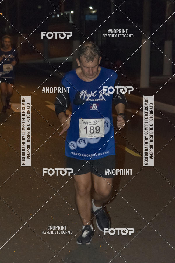 Buy your photos of the eventNight Run 5K 10K Praia Grande on Fotop