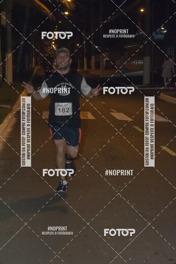 Buy your photos of the eventNight Run 5K 10K Praia Grande on Fotop