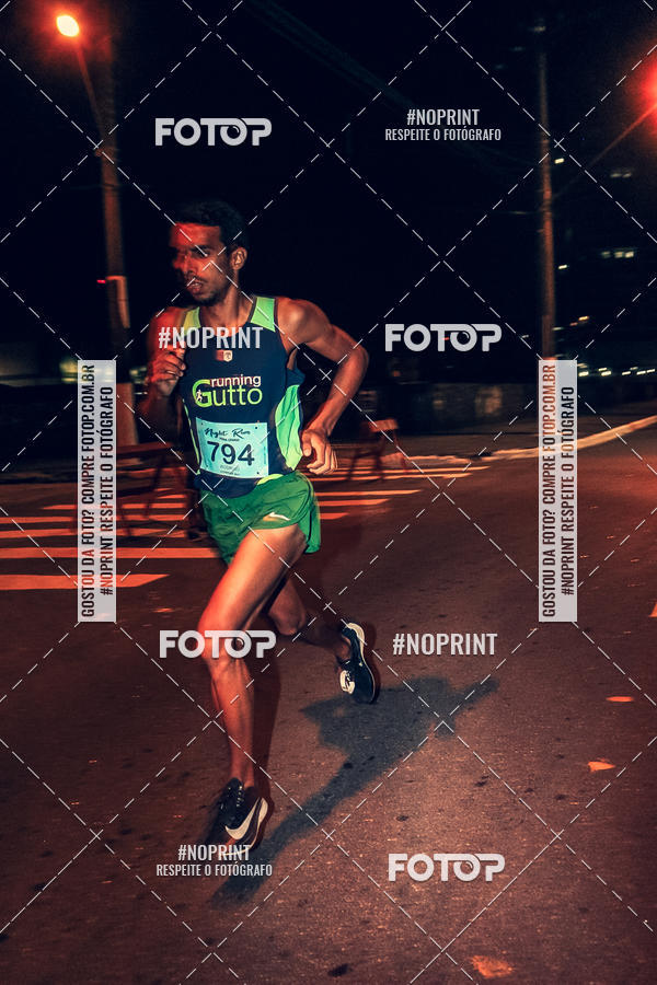 Buy your photos of the eventNight Run 5K 10K Praia Grande on Fotop