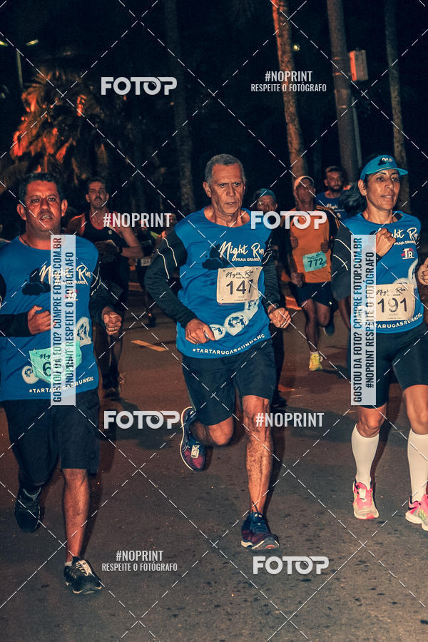 Buy your photos of the eventNight Run 5K 10K Praia Grande on Fotop