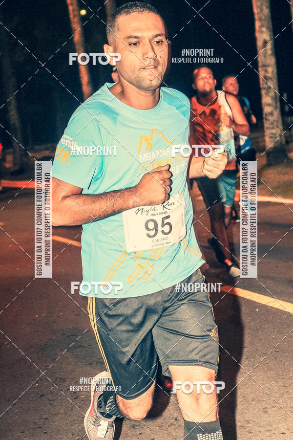 Buy your photos of the eventNight Run 5K 10K Praia Grande on Fotop