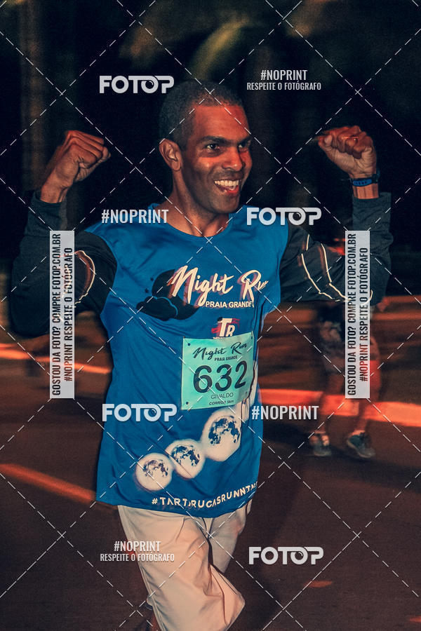 Buy your photos of the eventNight Run 5K 10K Praia Grande on Fotop