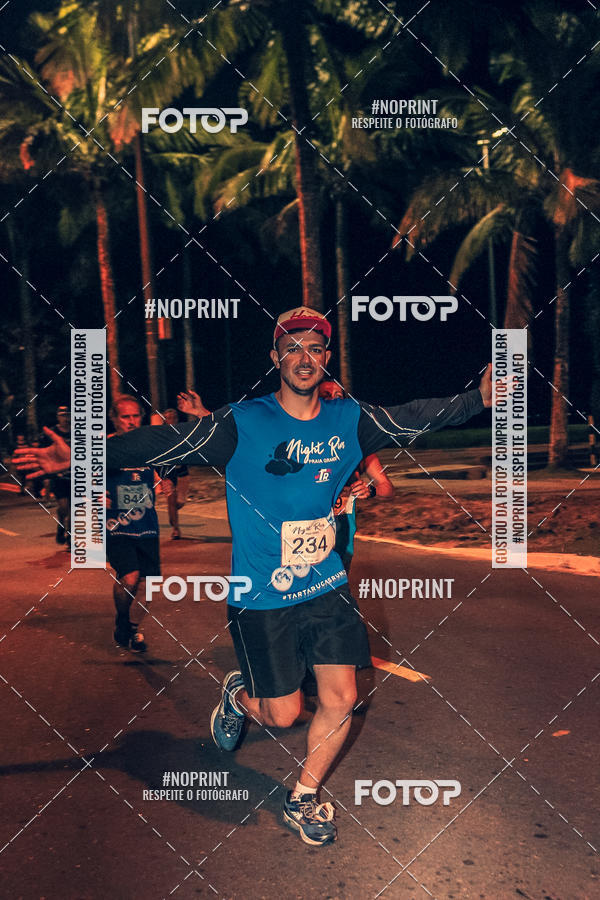 Buy your photos of the eventNight Run 5K 10K Praia Grande on Fotop