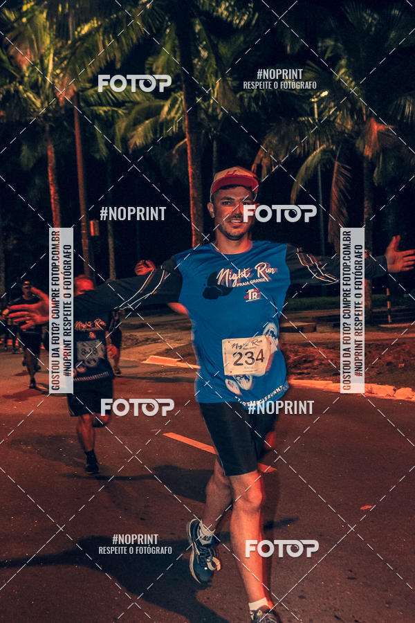 Buy your photos of the eventNight Run 5K 10K Praia Grande on Fotop