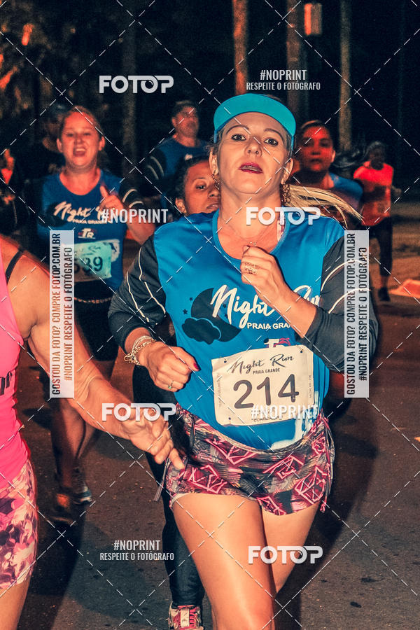 Buy your photos of the eventNight Run 5K 10K Praia Grande on Fotop