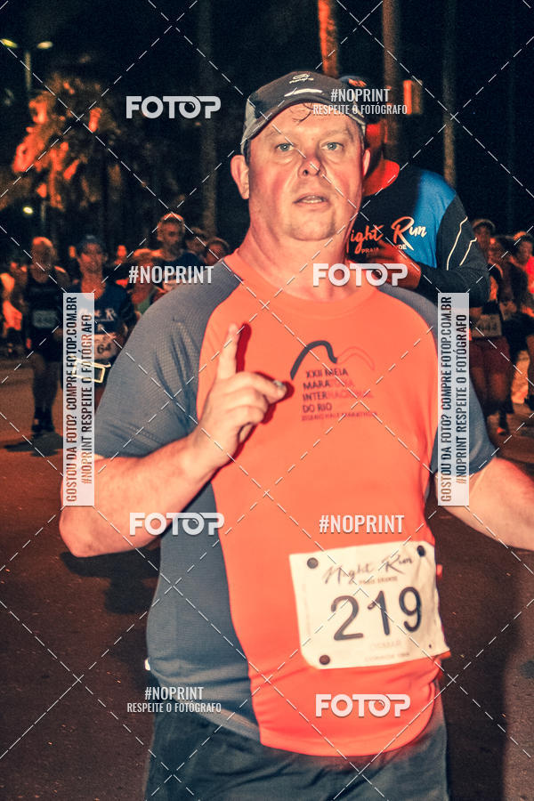 Buy your photos of the eventNight Run 5K 10K Praia Grande on Fotop