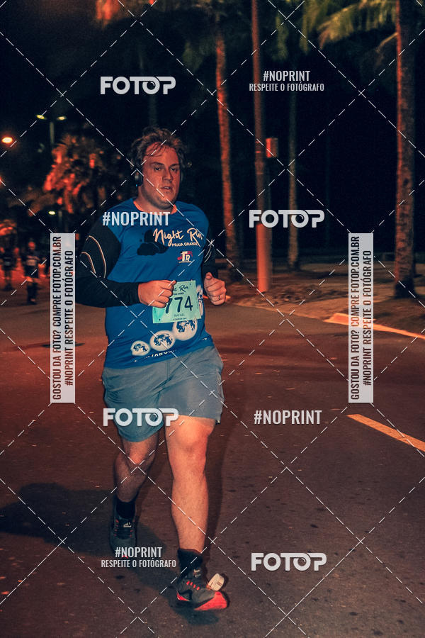 Buy your photos of the eventNight Run 5K 10K Praia Grande on Fotop
