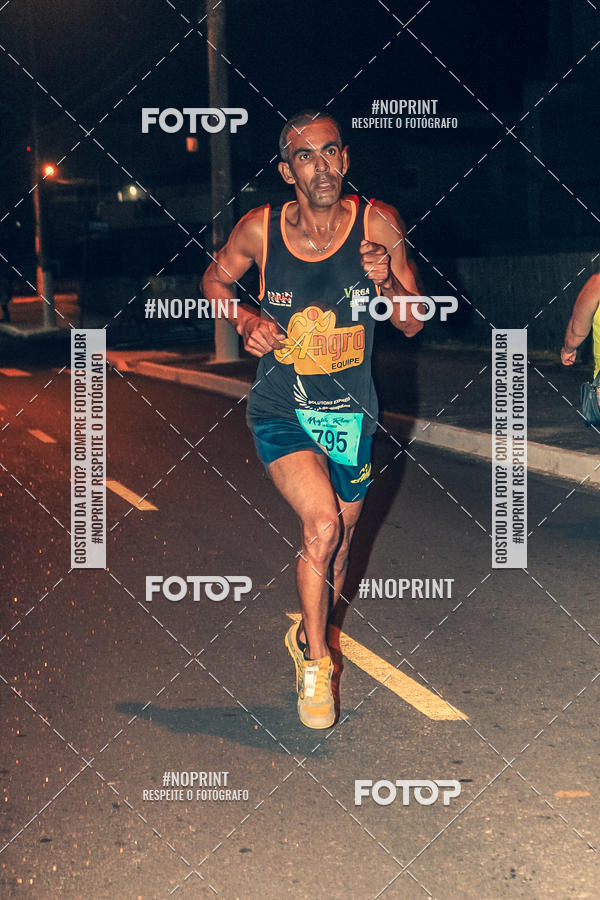Buy your photos of the eventNight Run 5K 10K Praia Grande on Fotop