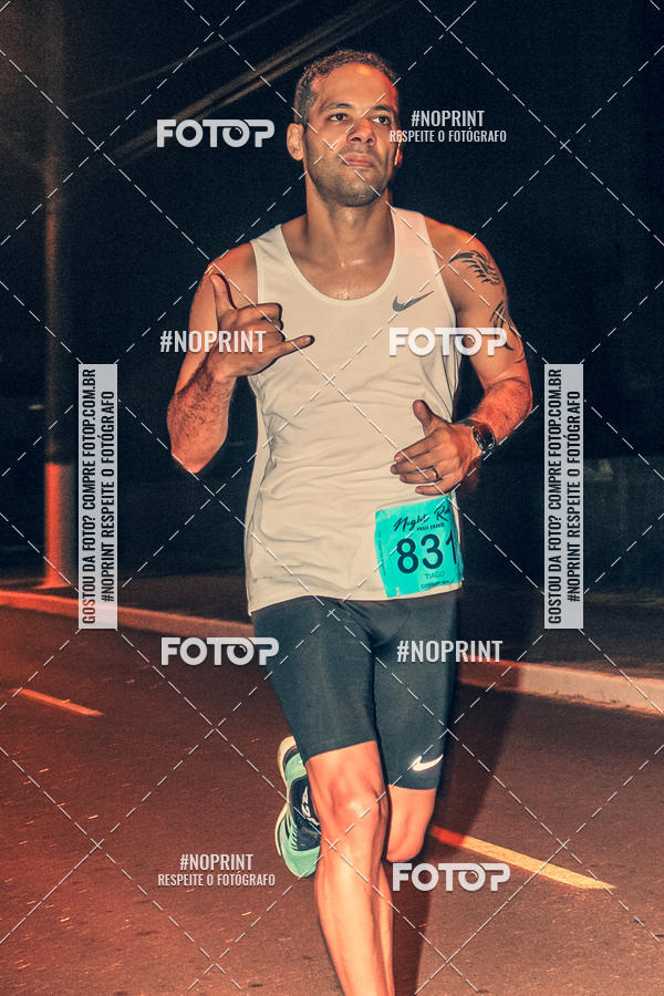 Buy your photos of the eventNight Run 5K 10K Praia Grande on Fotop