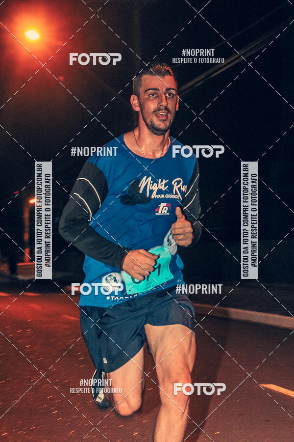 Buy your photos of the eventNight Run 5K 10K Praia Grande on Fotop