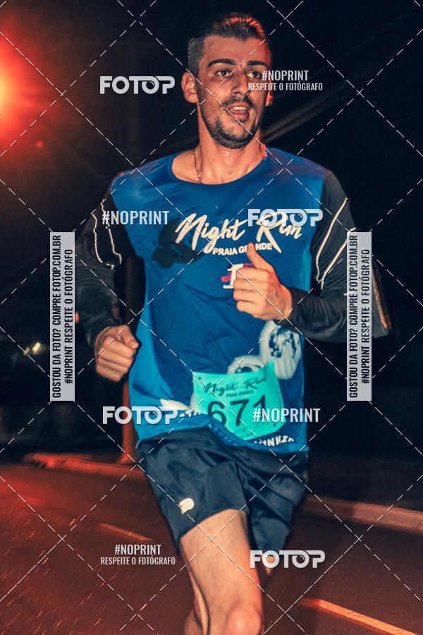 Buy your photos of the eventNight Run 5K 10K Praia Grande on Fotop