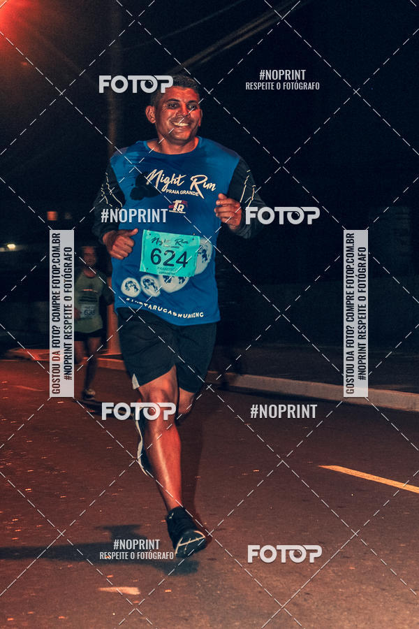 Buy your photos of the eventNight Run 5K 10K Praia Grande on Fotop
