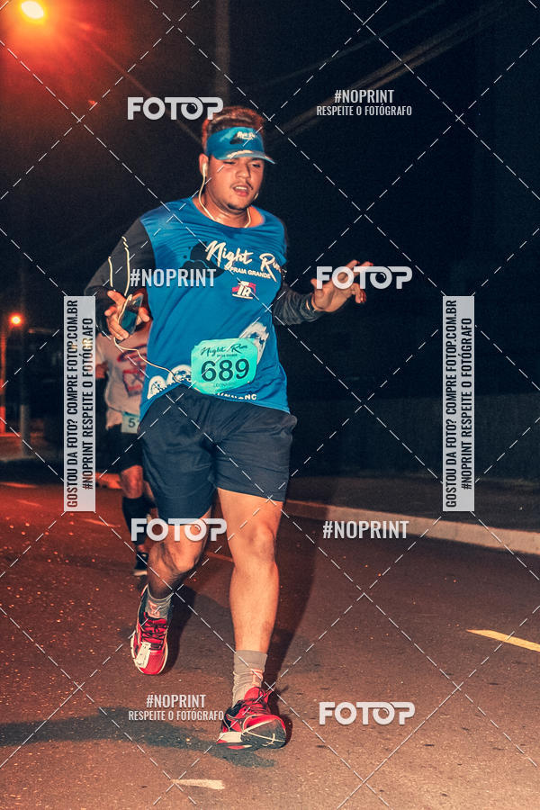 Buy your photos of the eventNight Run 5K 10K Praia Grande on Fotop