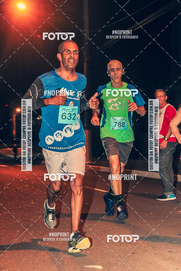 Buy your photos of the eventNight Run 5K 10K Praia Grande on Fotop