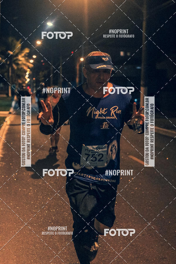 Buy your photos of the eventNight Run 5K 10K Praia Grande on Fotop