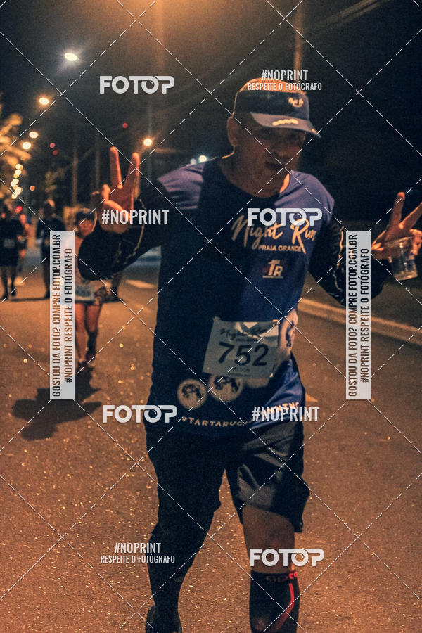 Buy your photos of the eventNight Run 5K 10K Praia Grande on Fotop