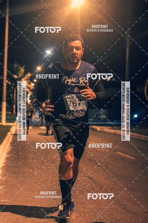 Buy your photos of the eventNight Run 5K 10K Praia Grande on Fotop