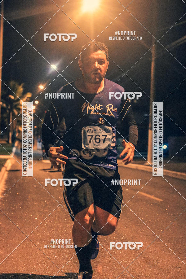Buy your photos of the eventNight Run 5K 10K Praia Grande on Fotop