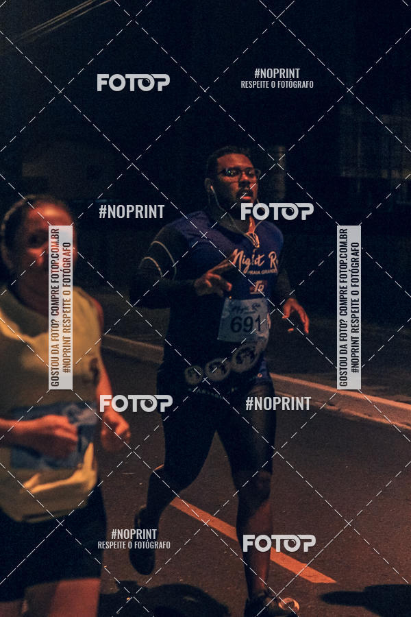 Buy your photos of the eventNight Run 5K 10K Praia Grande on Fotop