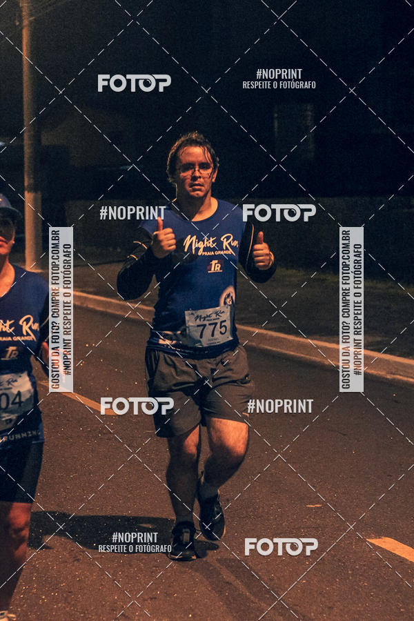 Buy your photos of the eventNight Run 5K 10K Praia Grande on Fotop