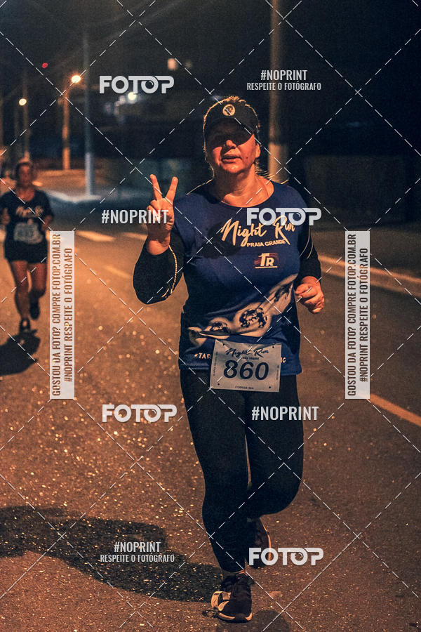 Buy your photos of the eventNight Run 5K 10K Praia Grande on Fotop