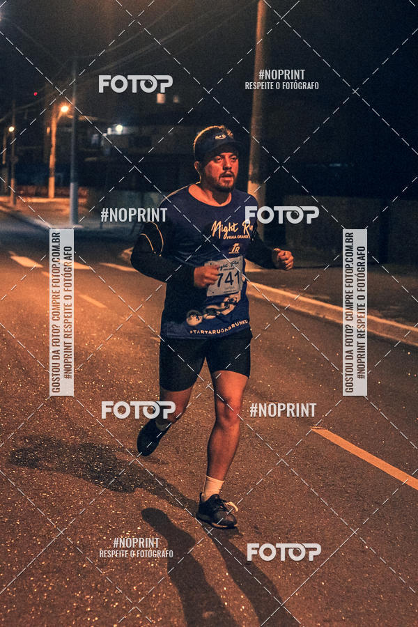 Buy your photos of the eventNight Run 5K 10K Praia Grande on Fotop