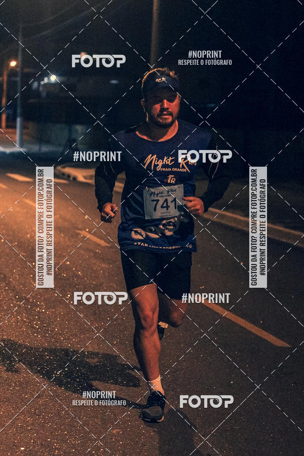 Buy your photos of the eventNight Run 5K 10K Praia Grande on Fotop