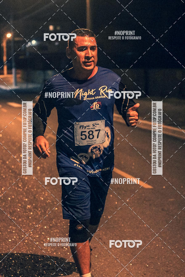 Buy your photos of the eventNight Run 5K 10K Praia Grande on Fotop