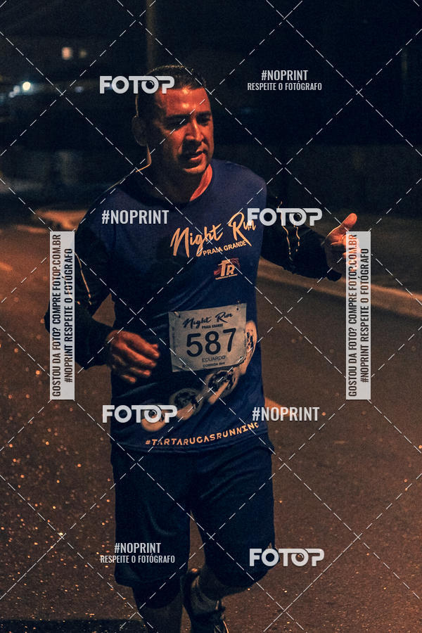 Buy your photos of the eventNight Run 5K 10K Praia Grande on Fotop