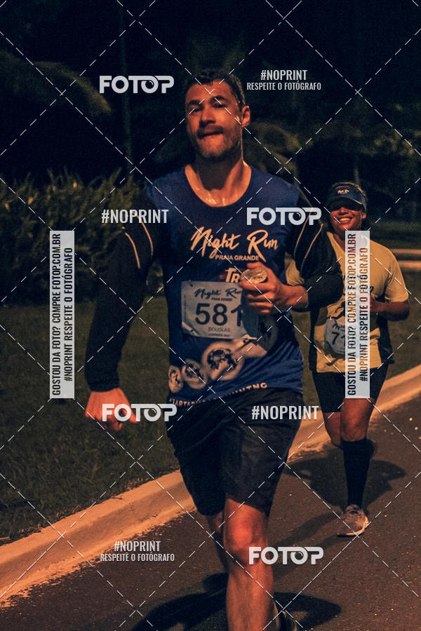 Buy your photos of the eventNight Run 5K 10K Praia Grande on Fotop