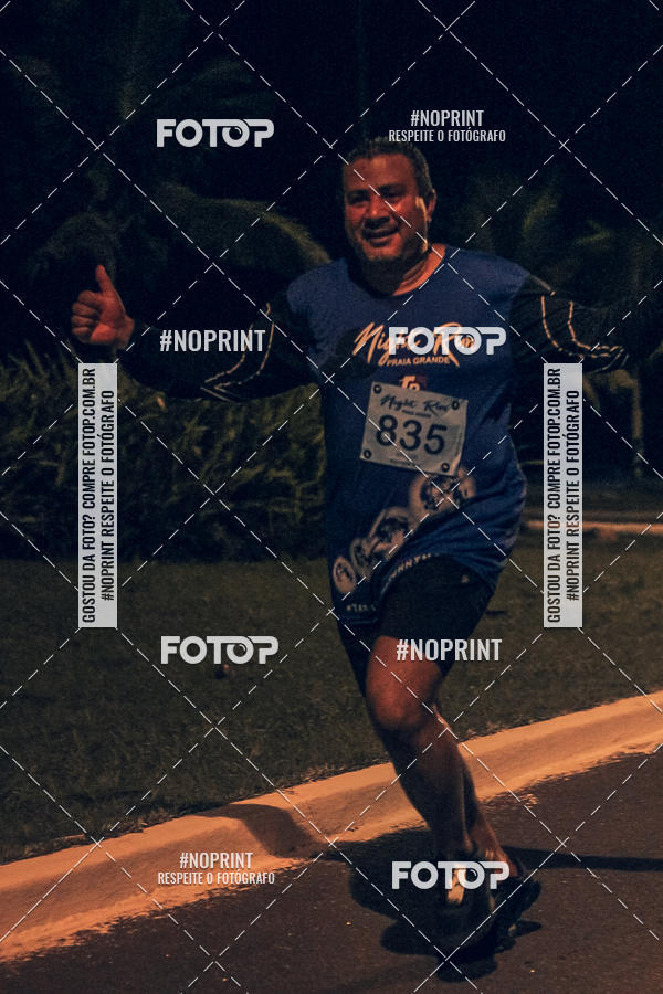 Buy your photos of the eventNight Run 5K 10K Praia Grande on Fotop
