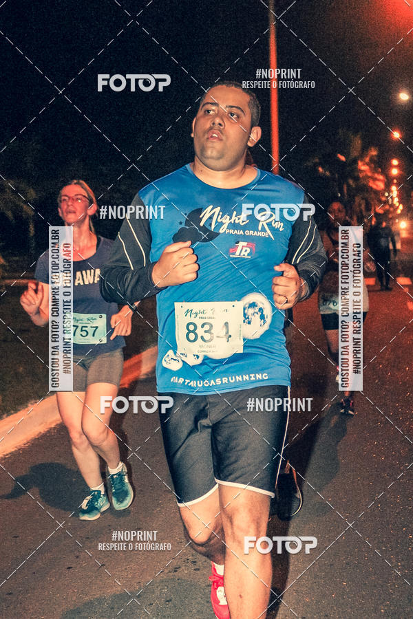 Buy your photos of the eventNight Run 5K 10K Praia Grande on Fotop