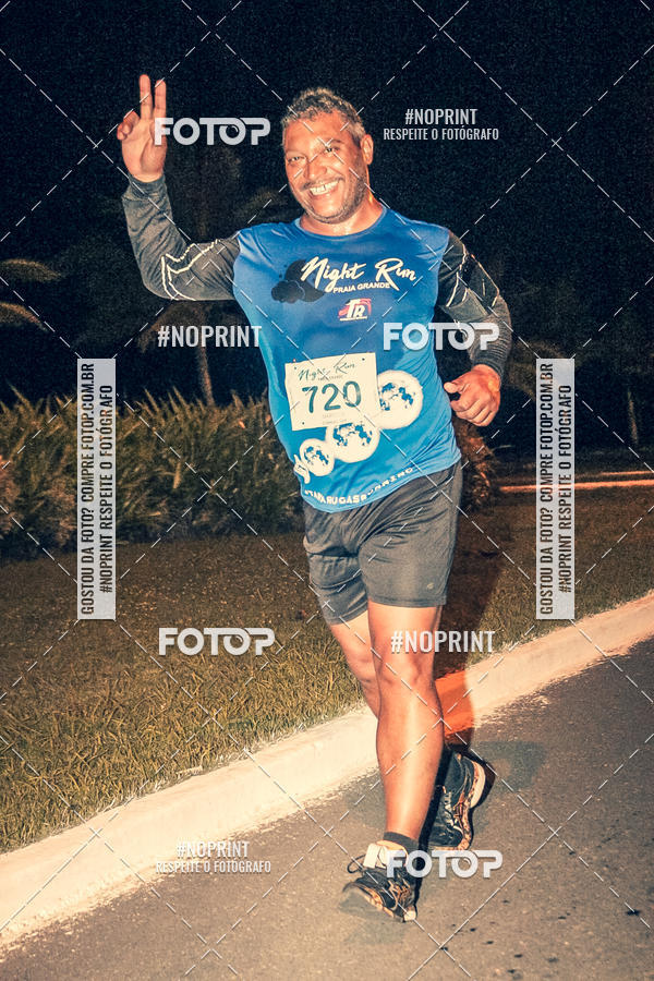 Buy your photos of the eventNight Run 5K 10K Praia Grande on Fotop