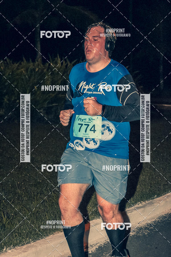 Buy your photos of the eventNight Run 5K 10K Praia Grande on Fotop