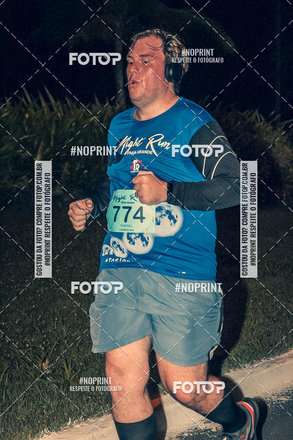 Buy your photos of the eventNight Run 5K 10K Praia Grande on Fotop