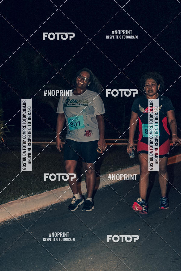 Buy your photos of the eventNight Run 5K 10K Praia Grande on Fotop