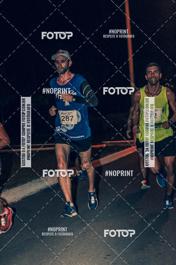 Buy your photos of the eventNight Run 5K 10K Praia Grande on Fotop