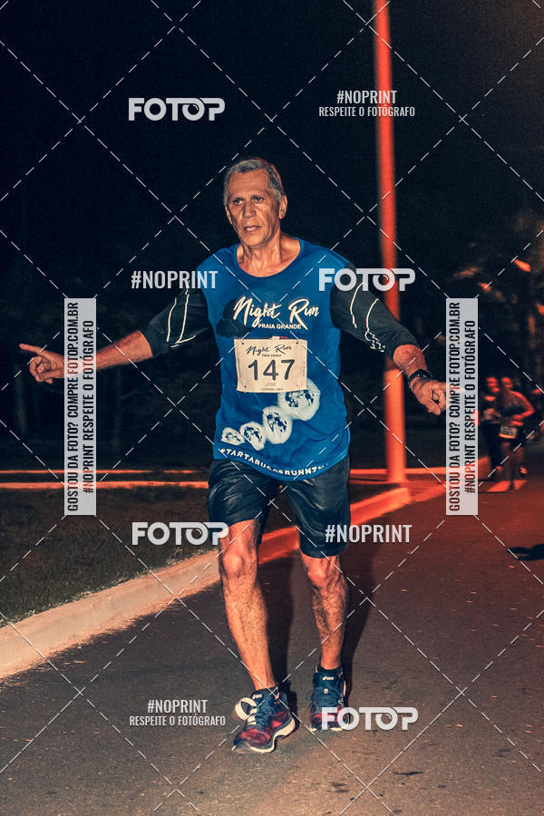 Buy your photos of the eventNight Run 5K 10K Praia Grande on Fotop