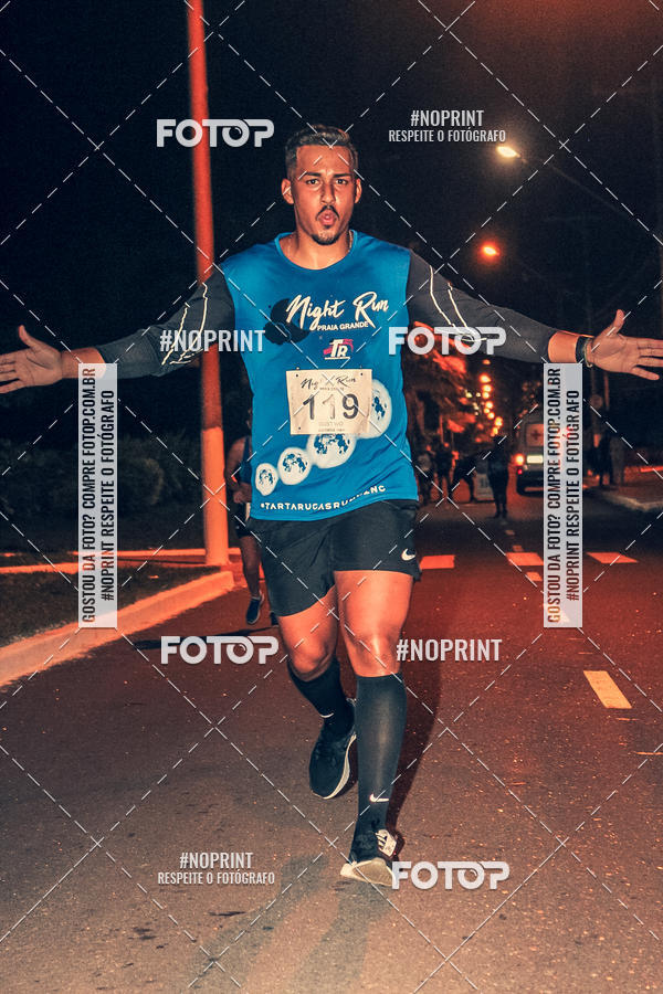 Buy your photos of the eventNight Run 5K 10K Praia Grande on Fotop