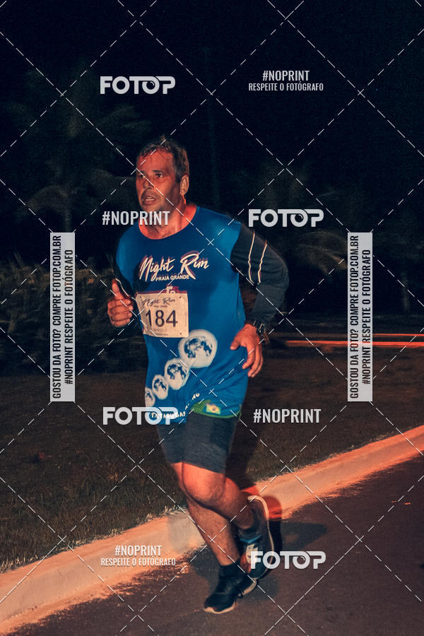 Buy your photos of the eventNight Run 5K 10K Praia Grande on Fotop