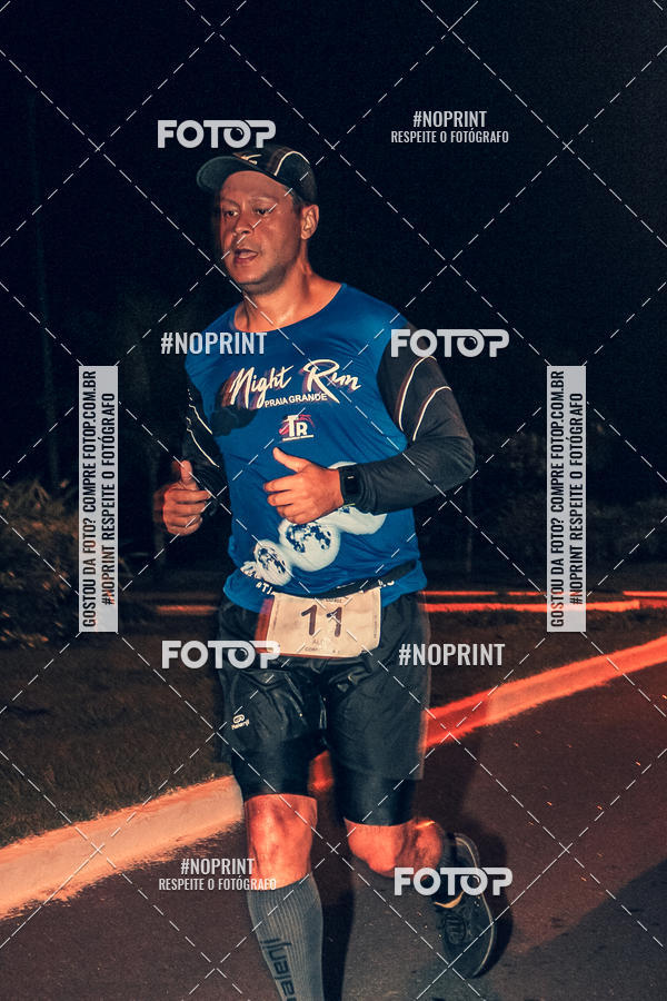 Buy your photos of the eventNight Run 5K 10K Praia Grande on Fotop