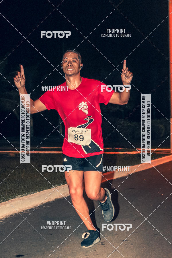 Buy your photos of the eventNight Run 5K 10K Praia Grande on Fotop